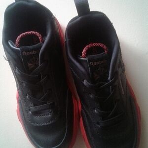Reebok Kids Sneakers in Black and Red
